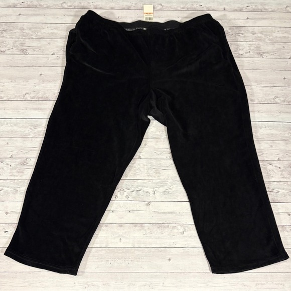Alfred Dunner Women's 2X Black Velour Cropped Pants Classic Fit NWT - Picture 1 of 9